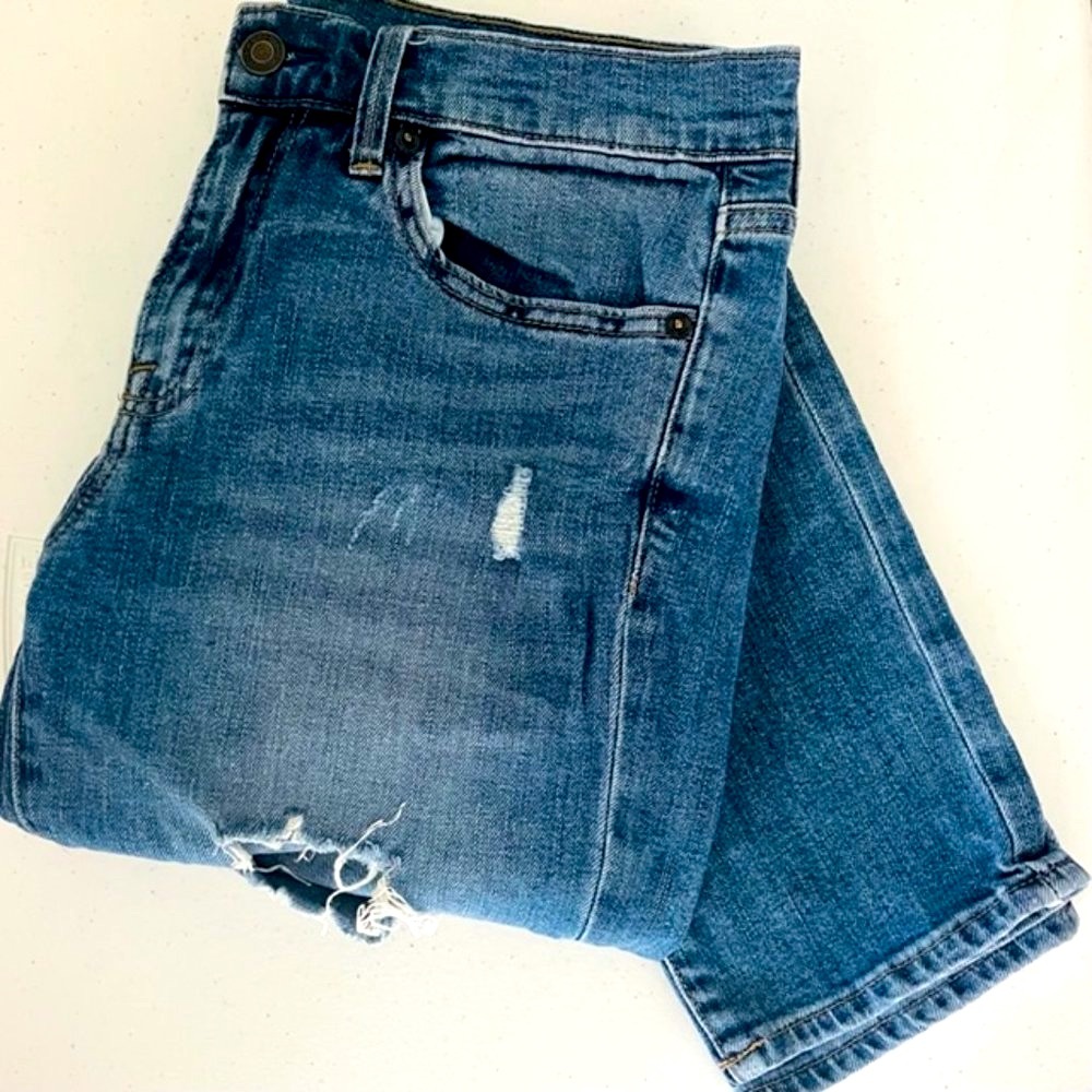Gap 1969 28R Medium-Rise Distressed Light Wash Cropped Jeans